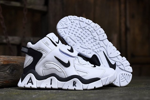 Nike Air Barrage Mid-3